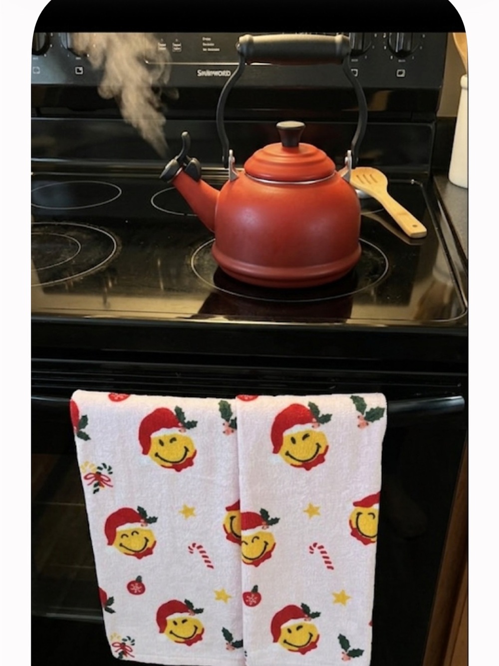 SmileyWorld Holiday Cotton Kitchen Towel - Pink